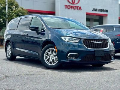 2023 Chrysler Pacifica — side profile view