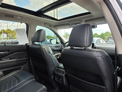 2024 Nissan Pathfinder — photo 12 view