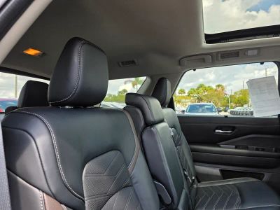 2024 Nissan Pathfinder — photo 14 view