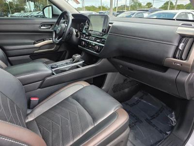 2024 Nissan Pathfinder — photo 9 view