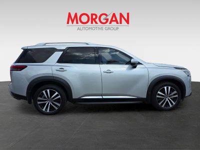 2024 Nissan Pathfinder — side profile view