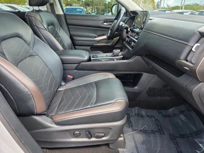 2024 Nissan Pathfinder — photo 10 view