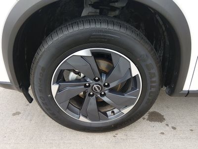 2024 Nissan Rogue — photo 10 view