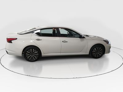 2025 Nissan Altima - Photo 8