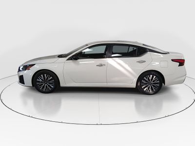 2025 Nissan Altima - Photo 4