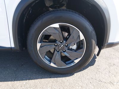 2024 Nissan Rogue — photo 10 view