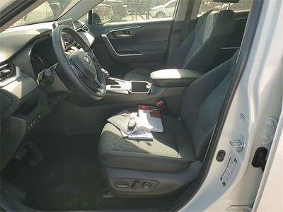 2025 Toyota RAV4 - Photo 12