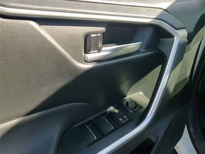 2025 Toyota RAV4 - Photo 11