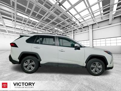 2025 Toyota RAV4 - Photo 2