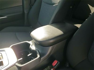 2025 Toyota RAV4 - Photo 20