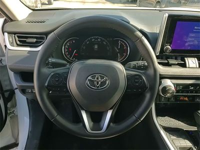 2025 Toyota RAV4 - Photo 14