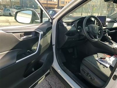 2025 Toyota RAV4 - Photo 10