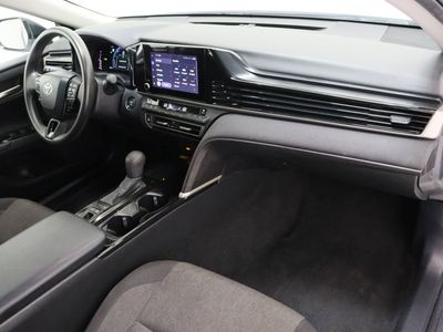 2025 Toyota Camry FWD - Photo 36