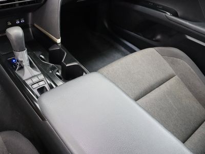 2025 Toyota Camry FWD - Photo 17