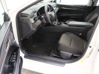 2025 Toyota Camry FWD - Photo 15