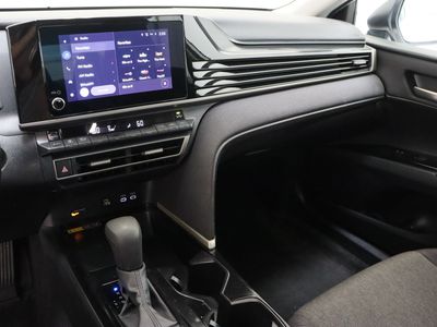 2025 Toyota Camry FWD - Photo 16