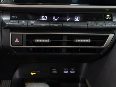 2025 Toyota Camry FWD - Photo 20