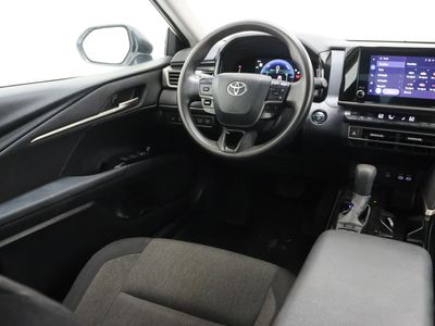 2025 Toyota Camry FWD - Photo 31