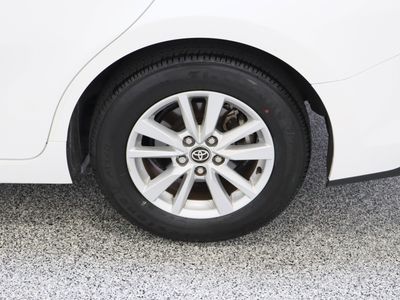 2025 Toyota Camry FWD - Photo 11