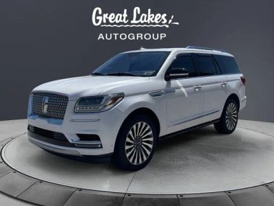 2019 Lincoln Navigator Reserve in White Platinum Clearcoat Metallic — front three-quarter view