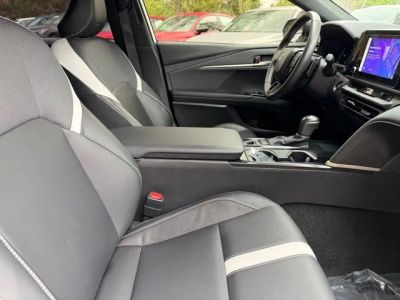 2025 Toyota Camry — photo 9 view