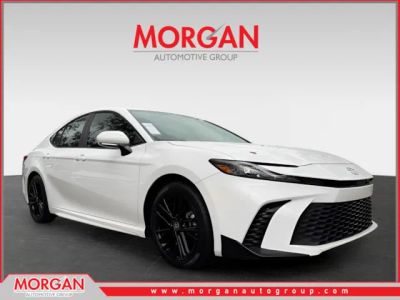 2025 Toyota Camry SE in White — front three-quarter view