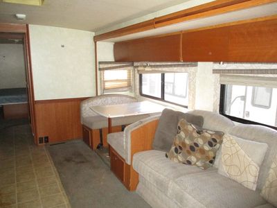 2008 Winnebago Sunova - Photo 9