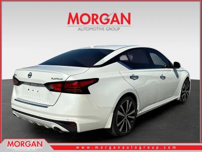2020 Nissan Altima 2.5 Platinum in Pearl White Tricoat — front three-quarter view
