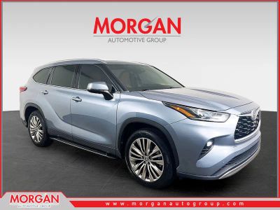 2022 Toyota Highlander Platinum in Gray — front three-quarter view