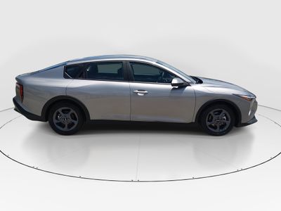 2025 Kia K4 — photo 8 view