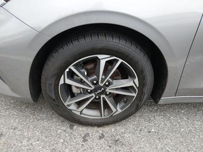 2024 Kia Forte — photo 10 view