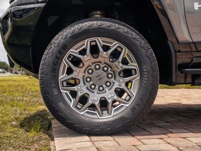 2025 GMC Hummer EV Pickup — photo 15 view