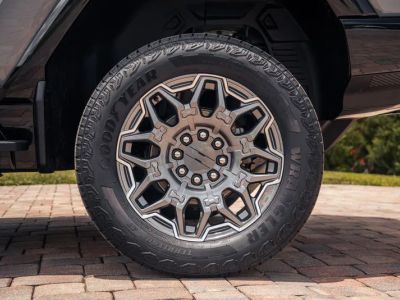 2025 GMC Hummer EV Pickup — photo 16 view