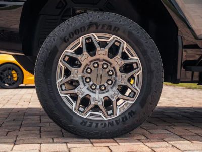 2025 GMC Hummer EV Pickup — photo 13 view
