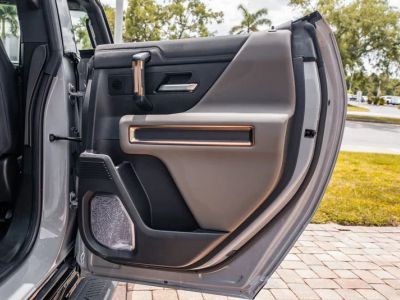 2025 GMC Hummer EV Pickup — photo 39 view