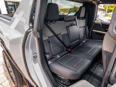 2025 GMC Hummer EV Pickup — photo 40 view