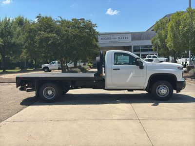2025 Chevrolet Silverado 3500 HD Chassis Cab — photo 8 view