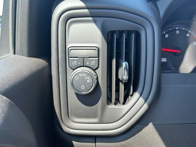 2025 Chevrolet Silverado 3500 HD Chassis Cab — photo 16 view