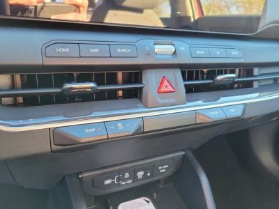2025 Kia K4 — photo 17 view
