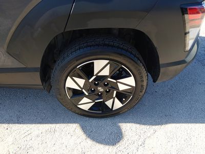 2024 Hyundai Kona — photo 10 view