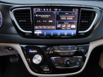 2024 Chrysler Pacifica — detail view