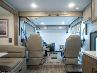 2026 Thor Motor Coach Hurricane - Photo 4