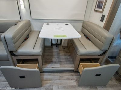 2026 Thor Motor Coach Hurricane - Photo 9