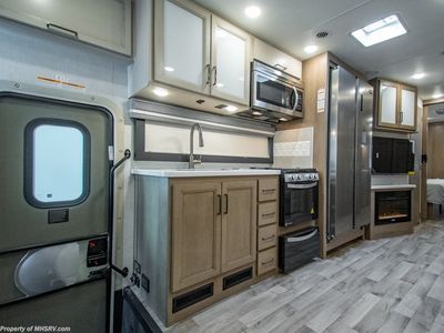 2026 Thor Motor Coach Hurricane - Photo 12