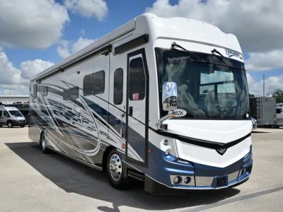 2026 Fleetwood DISCOVERY LXE - Photo 1
