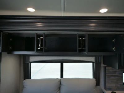 2026 Fleetwood DISCOVERY LXE - Photo 9