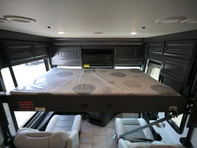 2026 Fleetwood DISCOVERY LXE - Photo 4