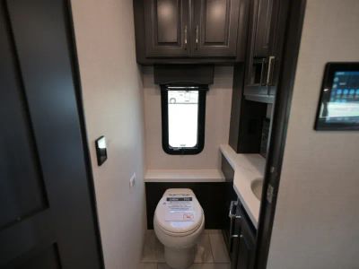 2026 Fleetwood DISCOVERY LXE - Photo 25