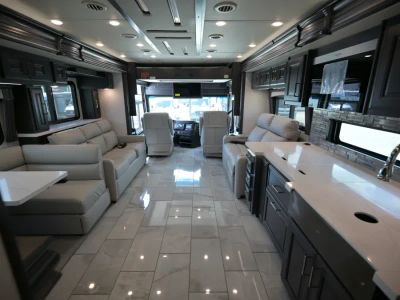 2026 Fleetwood DISCOVERY LXE - Photo 3