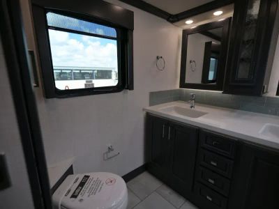 2026 Fleetwood DISCOVERY LXE - Photo 37